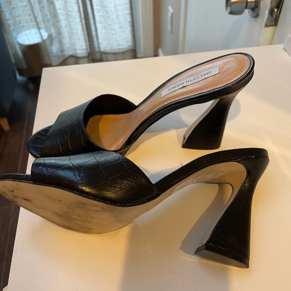 Saks Fifth Avenue Black Crocodile Texture Leather Heels Sandals Mules - Picture 3 of 4